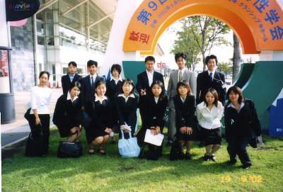 学会終了直後:手伝ってくれたスタッフや学生たちと 学会終了直後:手伝ってくれたスタッフや学生たちと