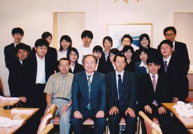 手伝ってくれたスタッフや学生たちと慰労会 手伝ってくれたスタッフや学生たちと慰労会