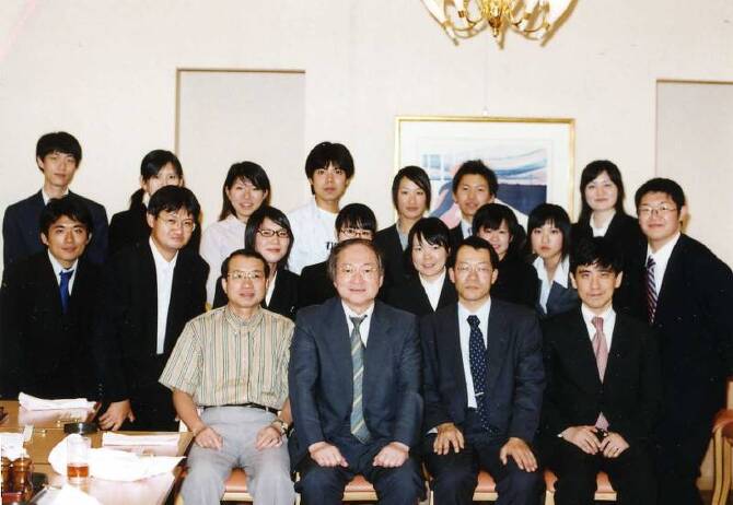 手伝ってくれたスタッフや学生たちと慰労会 手伝ってくれたスタッフや学生たちと慰労会