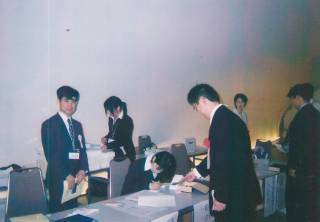 学生たちの学術会議の手伝い 学生たちの学術会議の手伝い