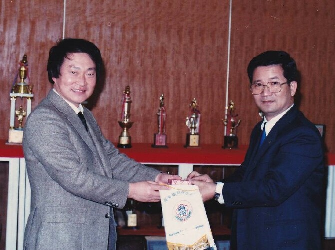 台湾政府より感謝状授受 台湾政府より感謝状授受