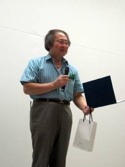 名誉会員の称号を授与される 名誉会員の称号を授与される