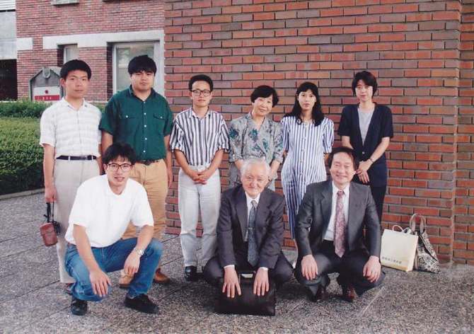 講演終了後、学生たちと