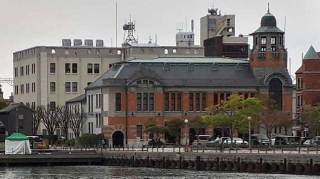 旧大阪商船ビル　左後方に旧日本郵