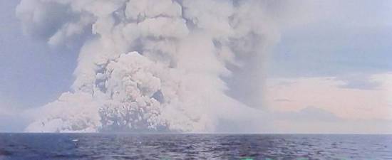 トンガの大規模火山爆発による津波発生