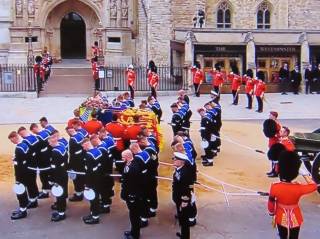 女王の棺　ウェストミンスター宮殿へ到着