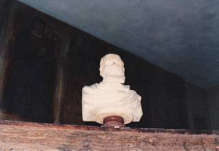 世界最古の解剖教室前　ガリレイ・ガリレオ像