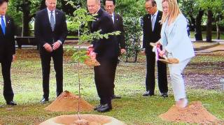平和公園でG7首脳による「植樹」