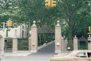 ���b�N�t�F���[��w�ɂču��