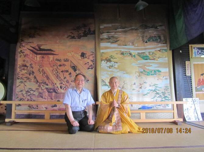 客殿内 ご開示戴いた義朝最期図の前で住職と 客殿内 ご開示戴いた義朝最期図の前で住職と