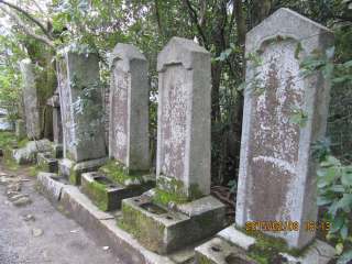 歴代住職の墓石